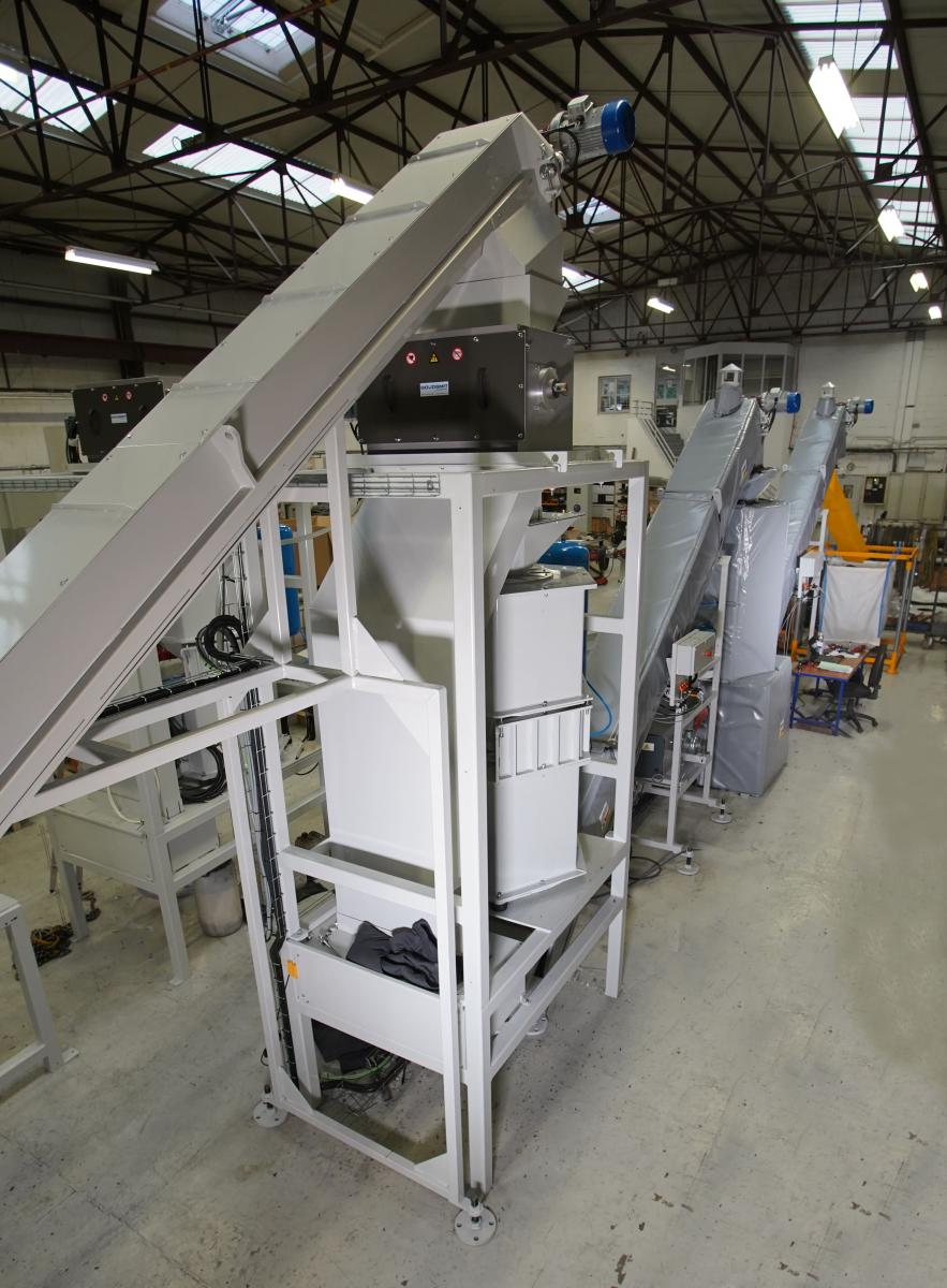 Thanks to this complete processing line, we are able to achieve a moisture rate below 0,1%.